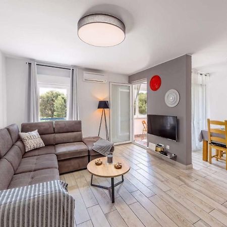 Apartment Rubix Пула Екстериор снимка
