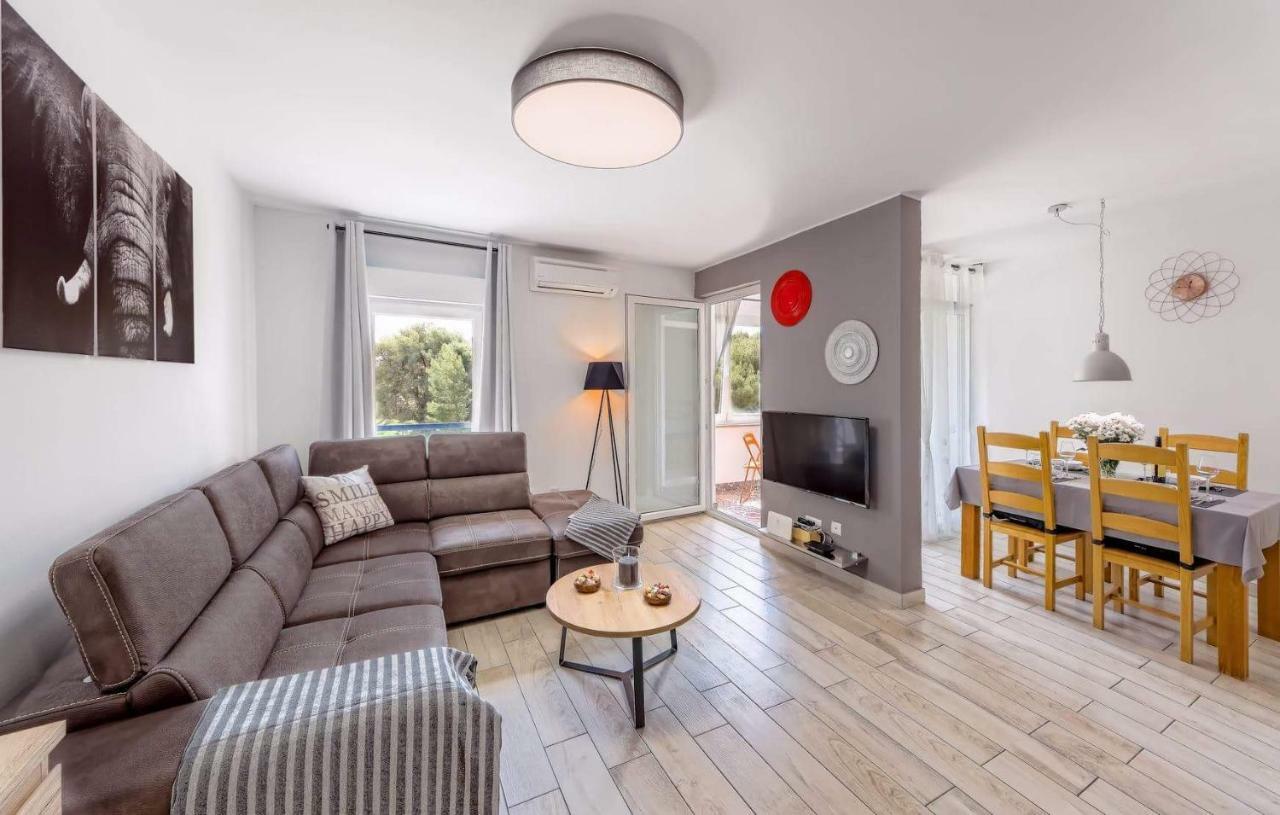 Apartment Rubix Пула Екстериор снимка
