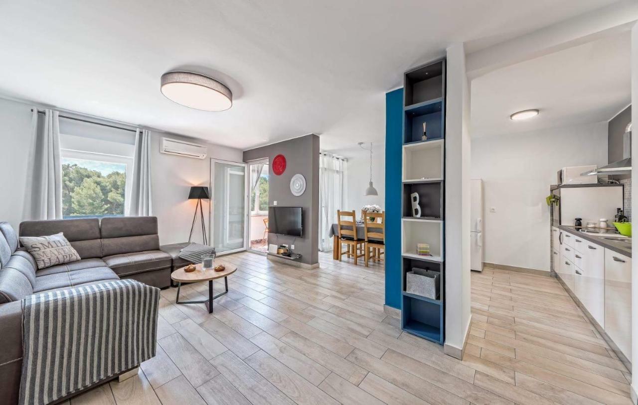 Apartment Rubix Пула Екстериор снимка